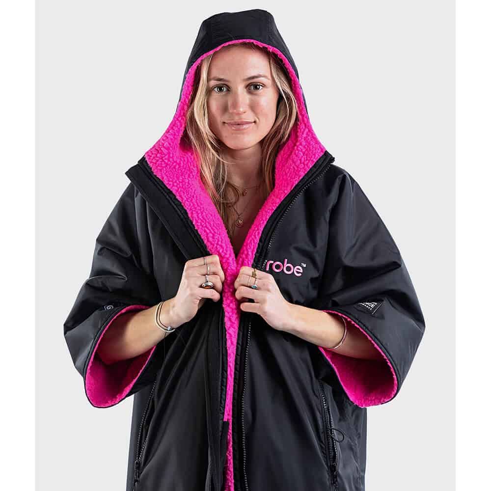 Dryrobe Advance Short sleeve Black Pink Worn