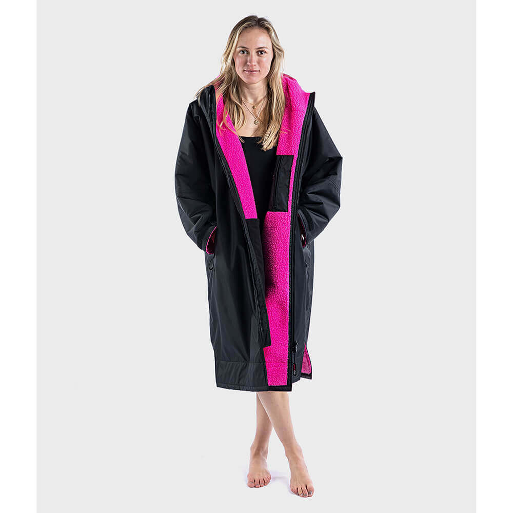 DryRobe Advanced Long Sleeve Worn Black/Pink