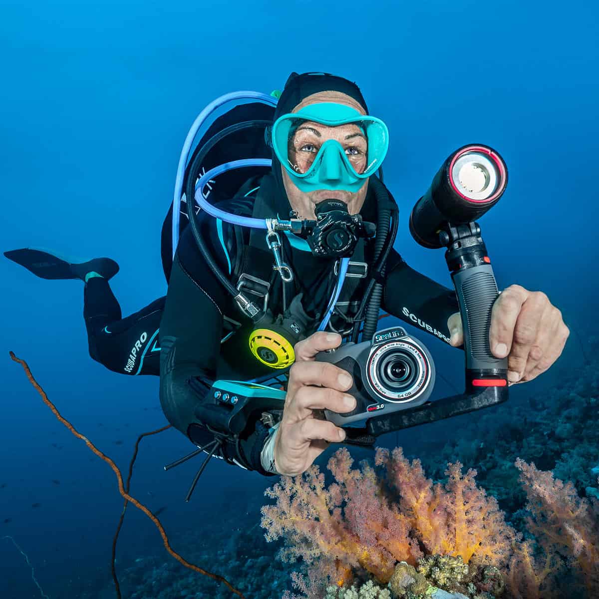 SeaLife Micro 3.0 Pro 3000 Light Set In Use