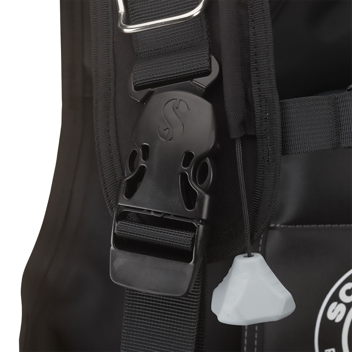 Scubapro Level BCD Shoulder Detail