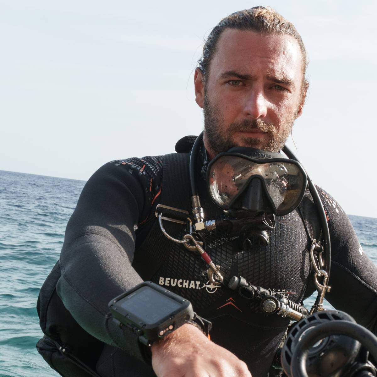 suunto nautic black dive computer on surface lifestyle image